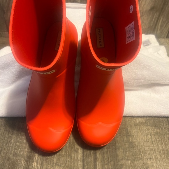 Hunter Short Play Red Rain Boots 9 - Picture 3 of 5